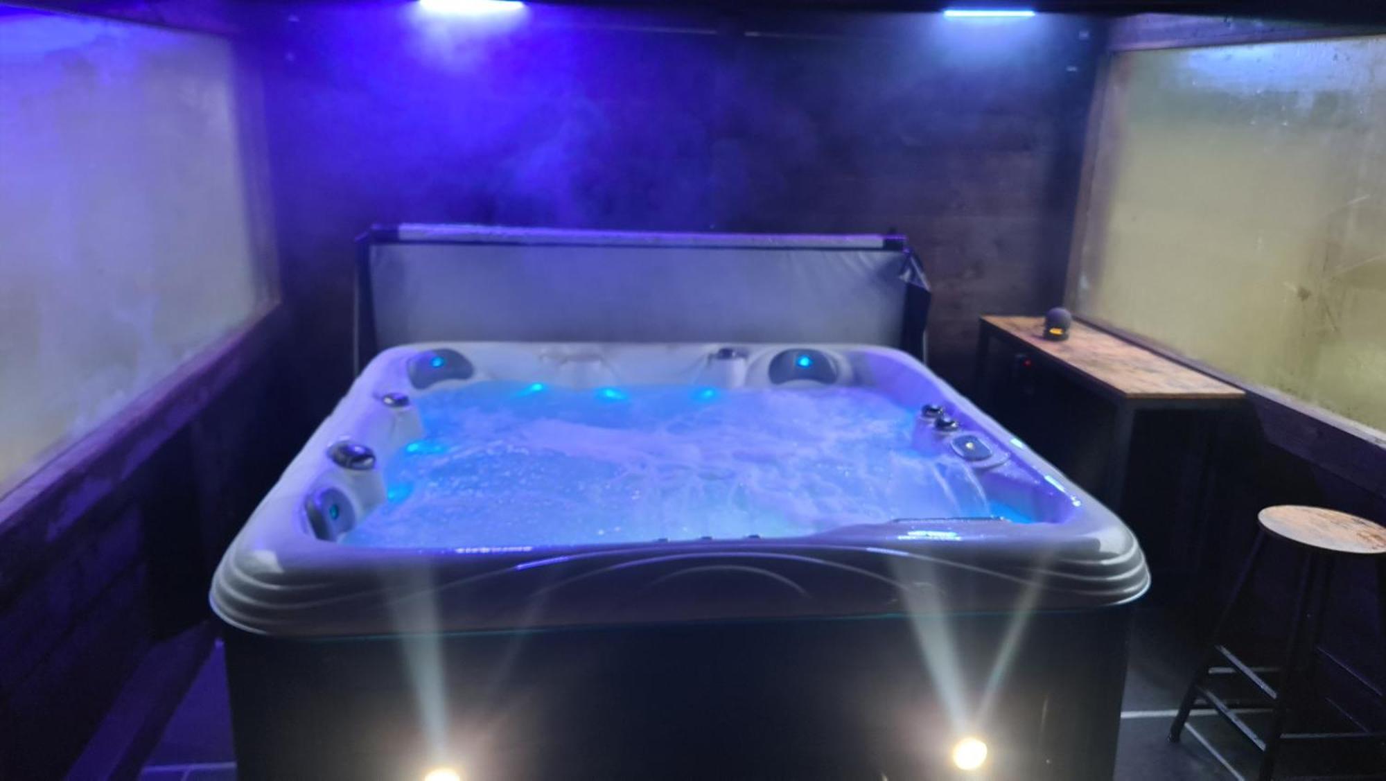 Barn Near Colne With Hot Tub